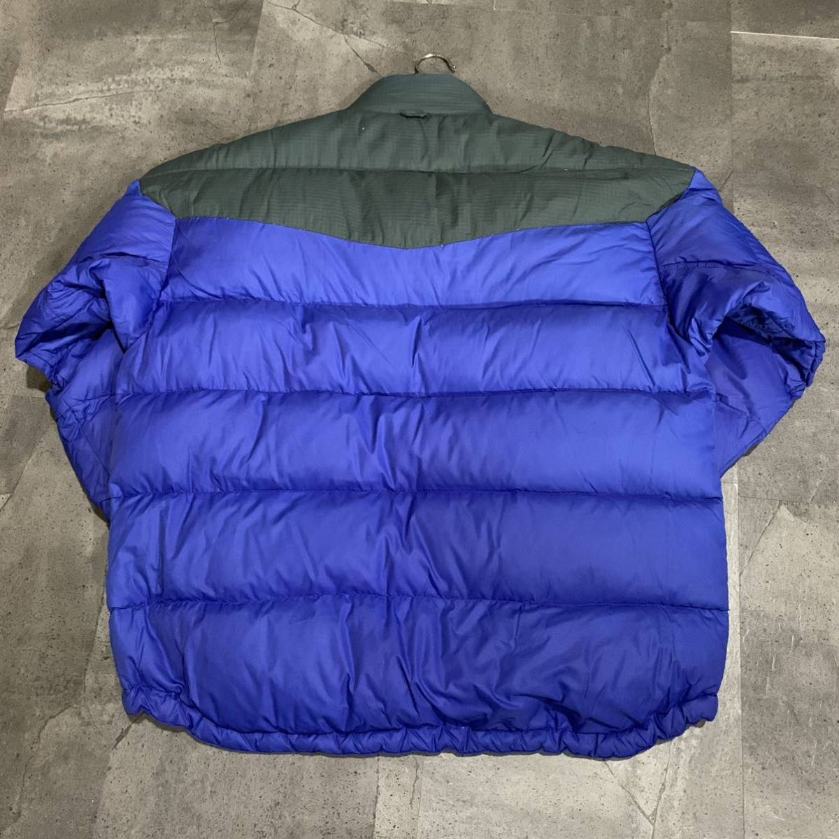 R ▼ 都会のカジュアルウェア '保温性抜群' Jack Wolfskin ジャックウルフスキン 650 full power ジップアップ 中綿 肉厚 ダウンジャケット_画像3