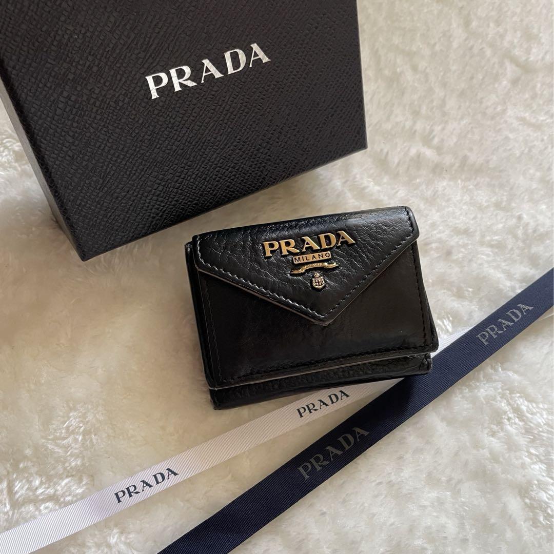クラシカルファッション PRADA プラダ 三つ折り財布 - 小物