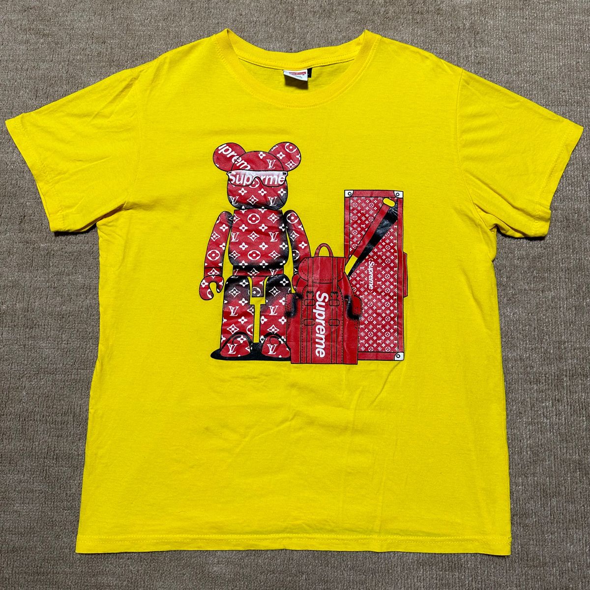 人気Lサイズ】Supreme センターロゴ Tシャツ ライトイエロー - Tシャツ 