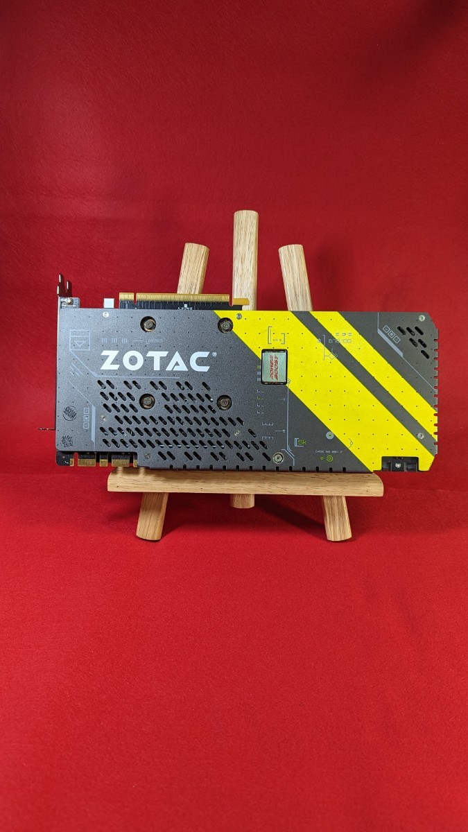ZOTAC GeForce GTX 1070 AMP Edition 8GB GDDR5 OC2ファンモデル ZTGTX1070-8GD5AMP01/ZT-P10700C-10P_画像1