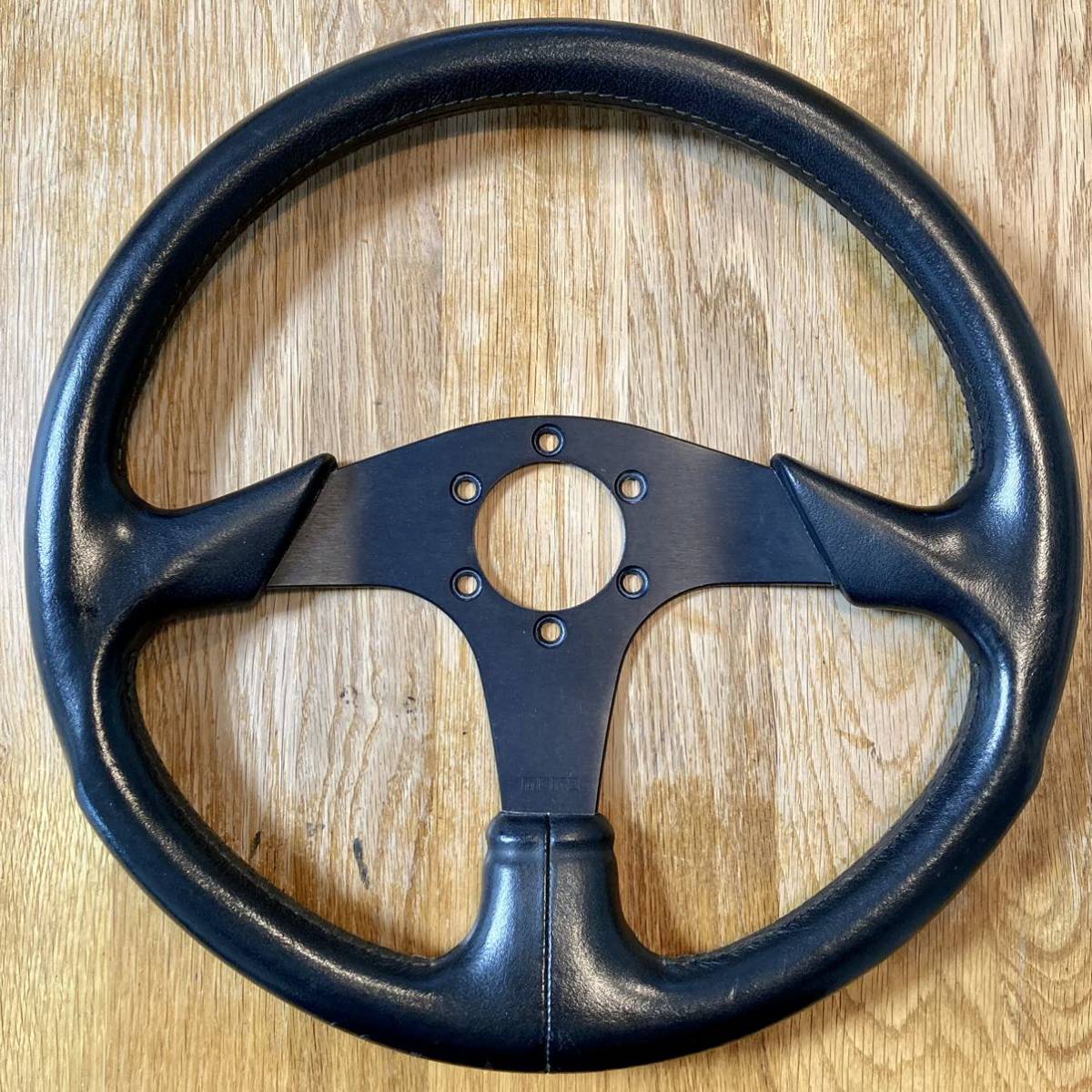 MOMO Panther Leather Steering wheel モモ パンサー レザー MOMO Panther Leather Steering wheel モモ パンサー レザー