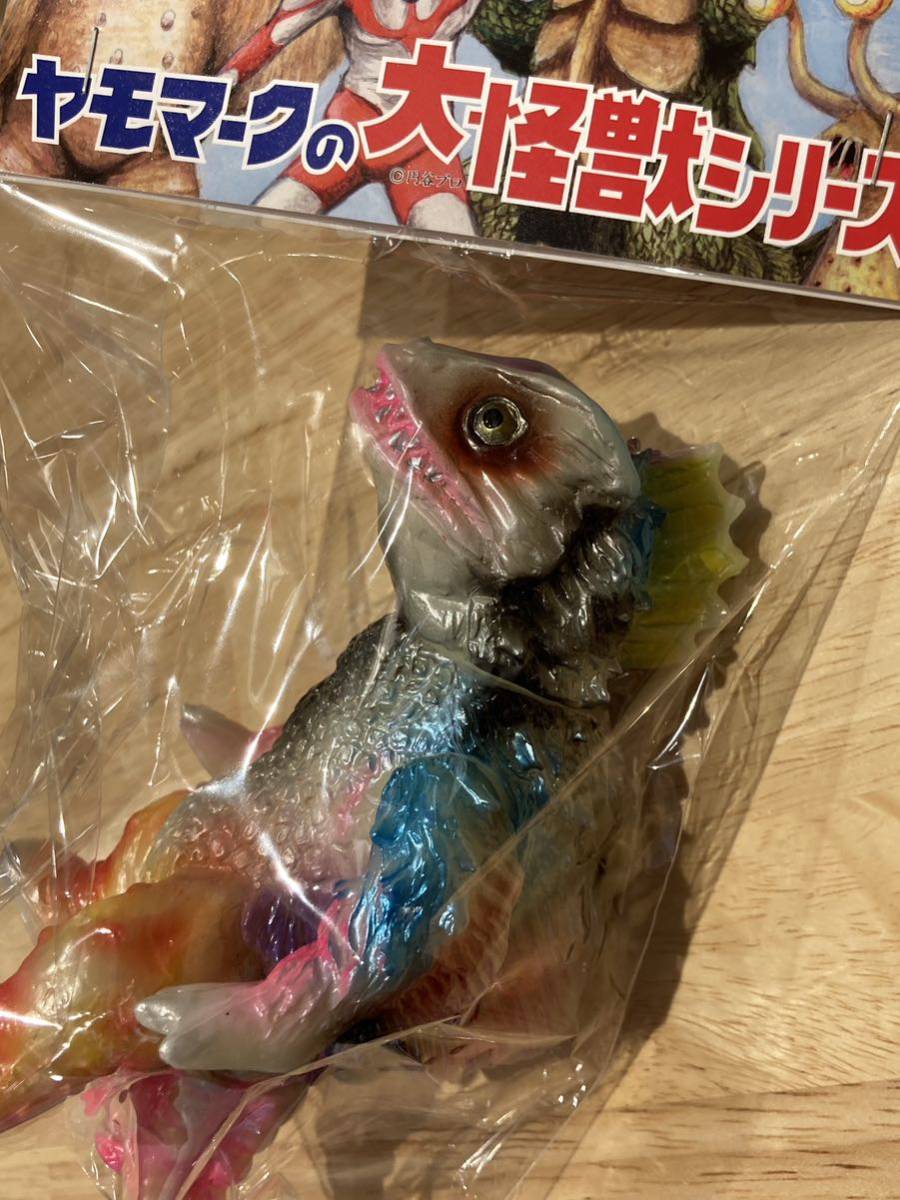 新品 未開封 ヤモマーク 海獣ゲスラ ゲスラ 蓄光 ブロッパス塗装 ウルトラ怪獣シリーズソフビ BLObPUS ツブコン 2023 円谷コンベンション_画像2