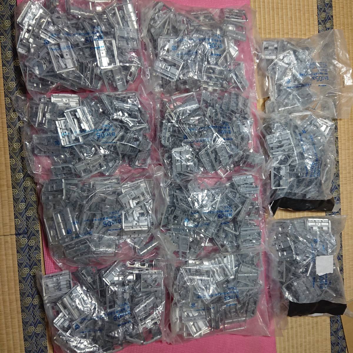 kmew サイディング止め金具　平板用　５ｍｍ　B1005 １０袋　出隅用１袋　 整理品_画像1