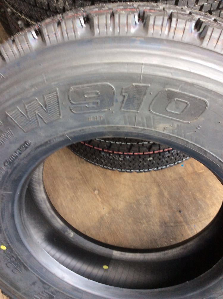 【新品 未使用 スタッドレスタイヤ】225/80R17.5 123/122L ブリヂストン製 W910 6本セット価格 【2023年製】☆お届け先会社関係限定☆_画像2