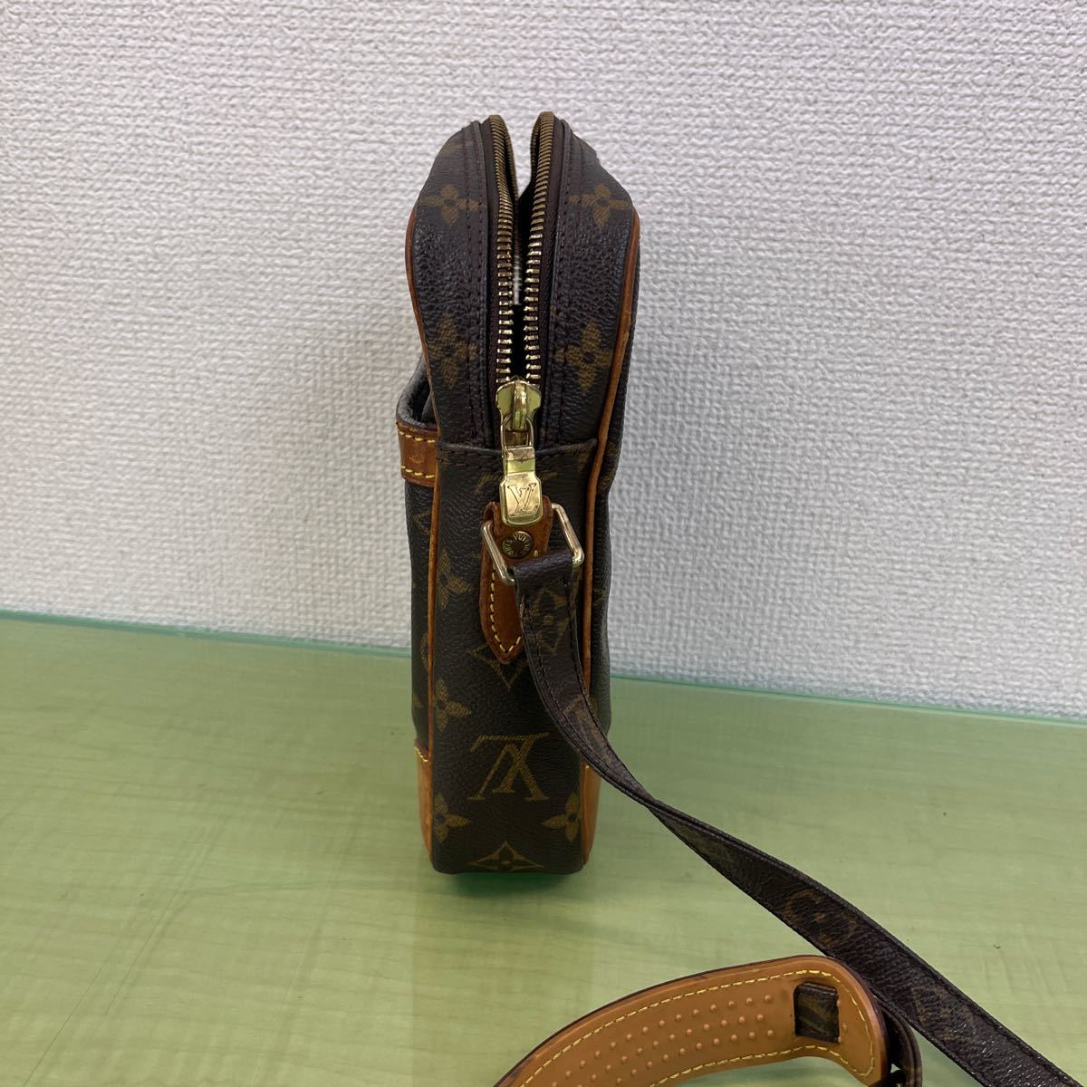 ●LOUIS VUITTON ルイヴィトン ショルダーバッグ ダヌーブ M45266モノグラム ジャンク_画像2