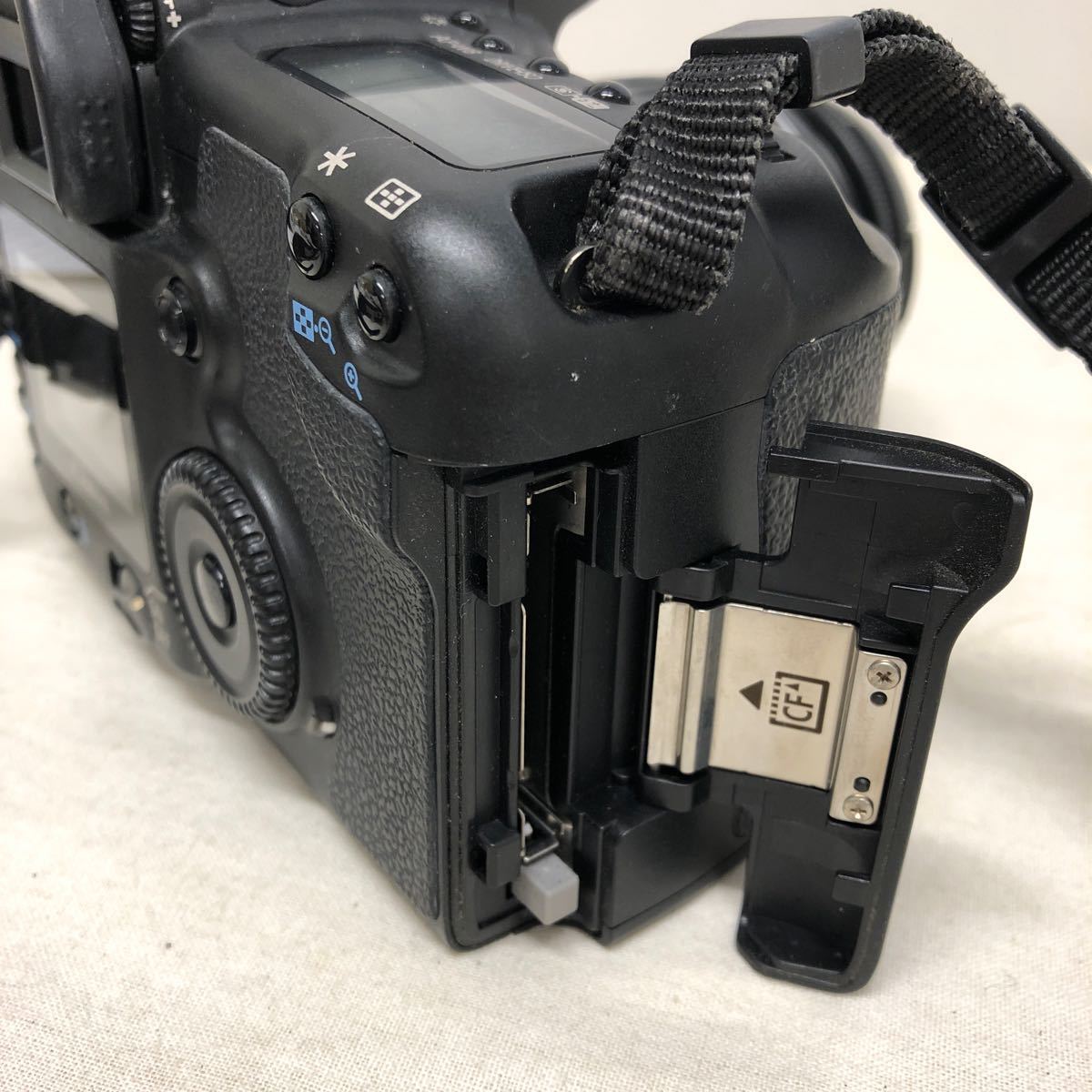 【中古ジャンク品-7】Canon EOS 20Dデジタル一眼レフカメラとSONY Cyber shotの2点_画像5