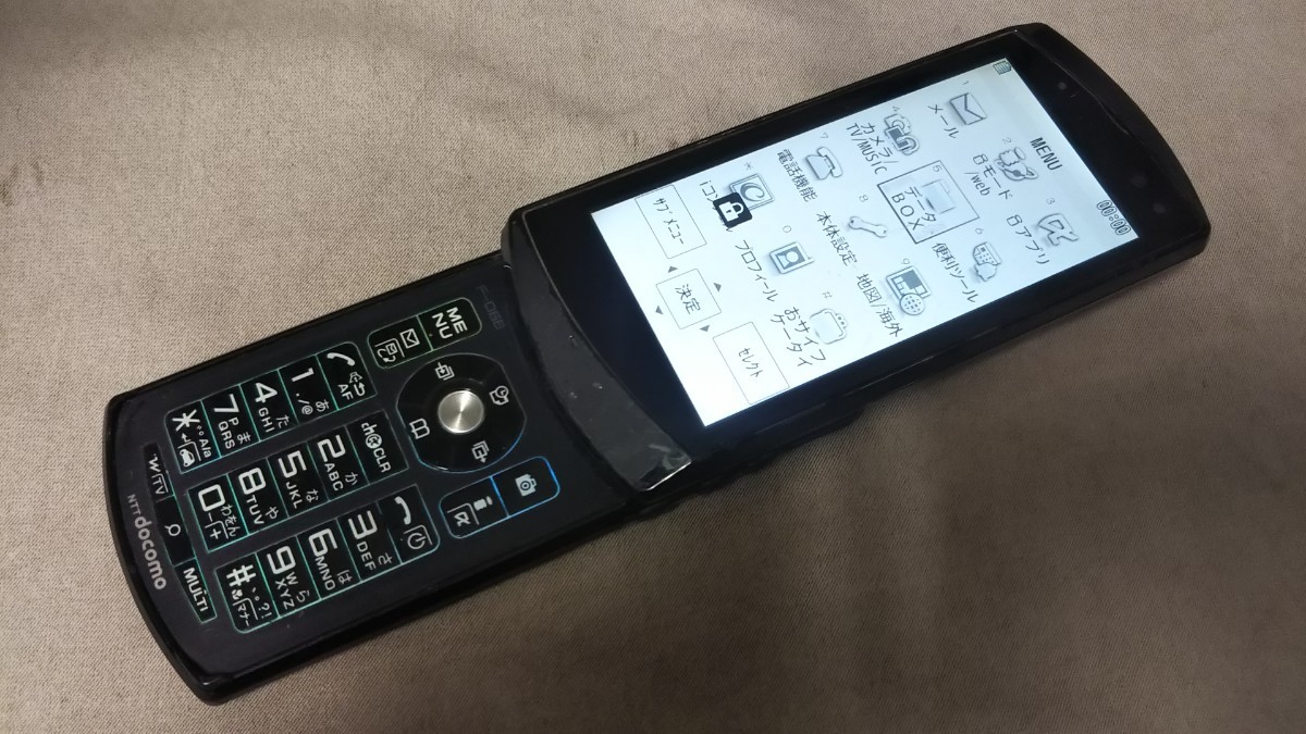 D4873 docomo FOMA F-06B FUJITSU 富士通 ガラケー スライド式 D4873 docomo FOMA F-06B FUJITSU 富士通 ガラケー スライド式