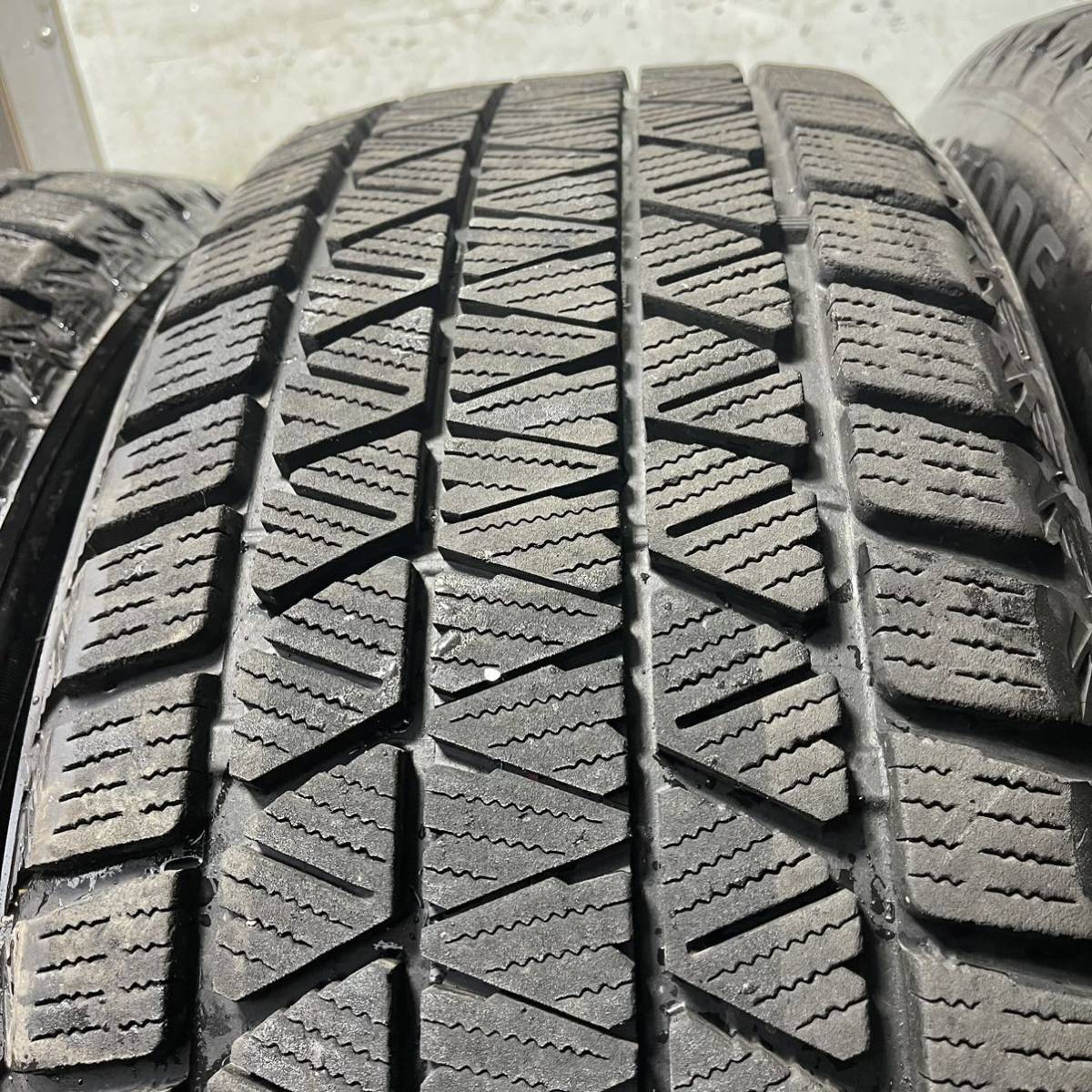 バリ山　BRIDGESTONE ブリヂストン　ブリジストン　DM-V3 235/55R18 スタッドレス　タイヤ　2019年製　18インチ_画像3