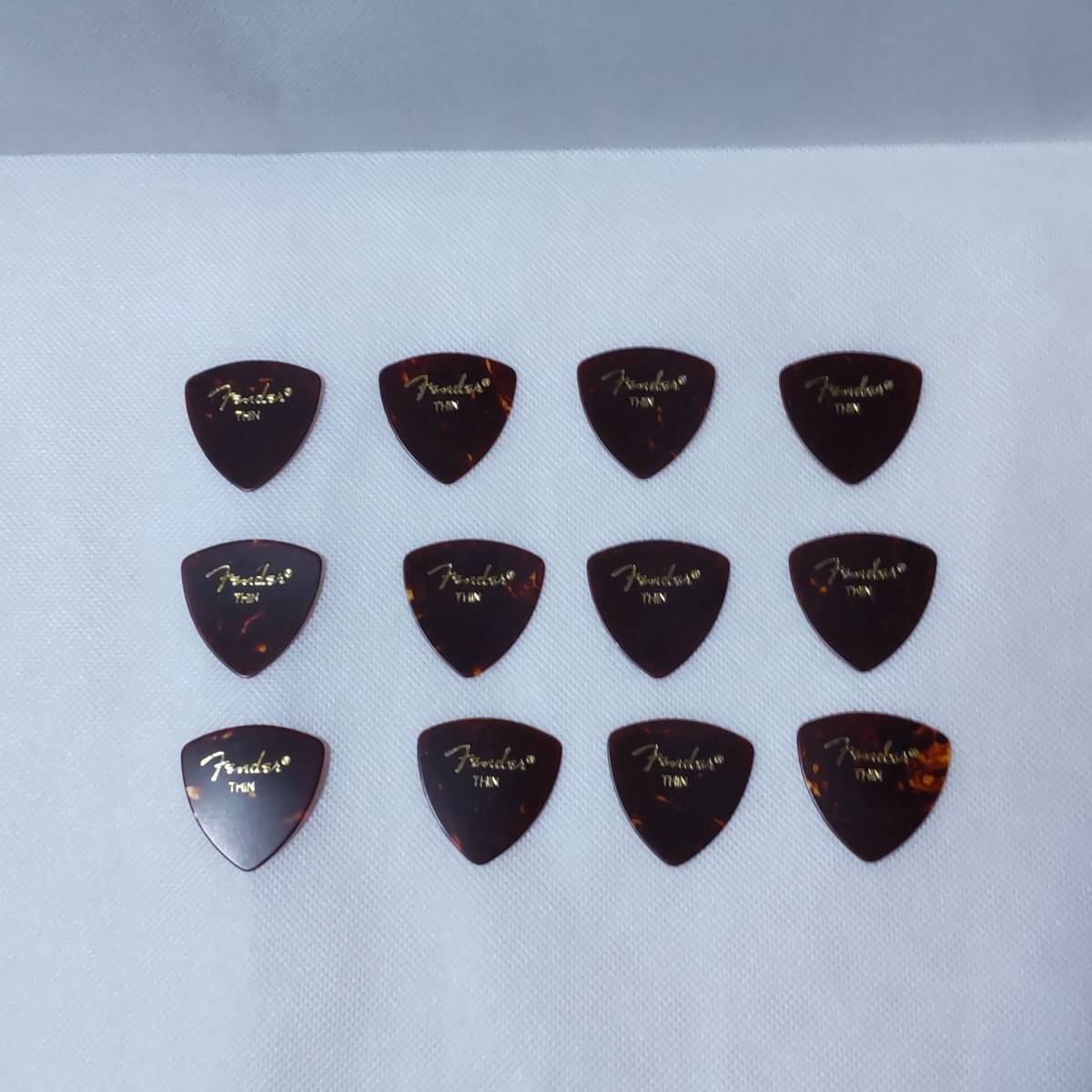 【送料無料・新品・未使用・即決・即納】Fender ピック346 SHAPE CLASSIC CELLULOID PICKS 12枚セット 　サイズ：THIN_画像2