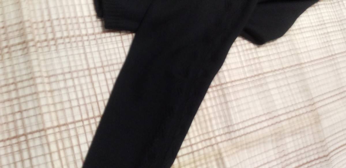 新品同　レリアン　黒　部分編み入りセーター　13+　日本製_袖の編の拡大
