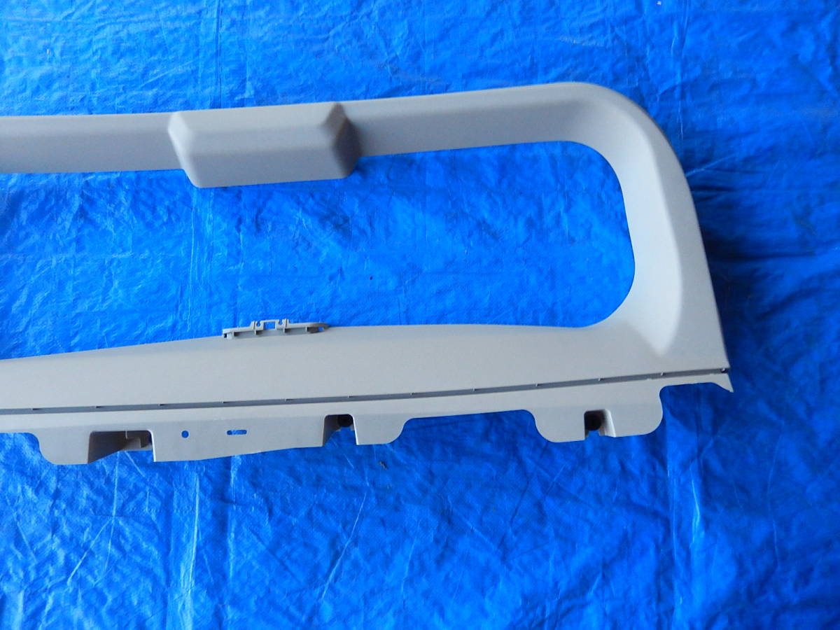 「純正部品」15778847 ハマー　H3　Hummer H3 2006 テールゲート インテリア パネル tailgate interior panel. 88979860_画像3