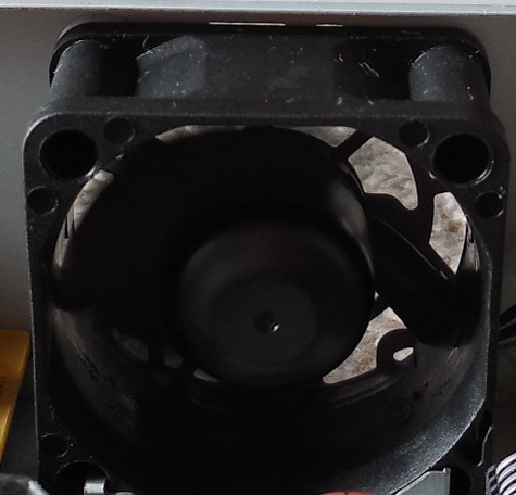 【作動品】☆　SHARP ブルーレイレコーダー BD-NW520 内蔵ハードディスク（500GB） 2番組同時録画　2018年製　新品リモコン付き_背面冷却フアン