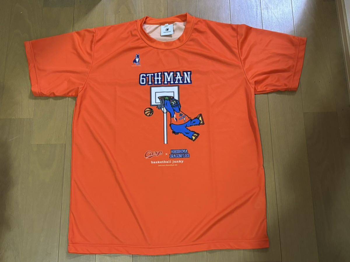 広島カープ 限定販売 広島ドラゴンフライズコラボレーションTシャツ「6TH MAN」 美品 XXLサイズ 定価5900円 basketball junky製_画像1
