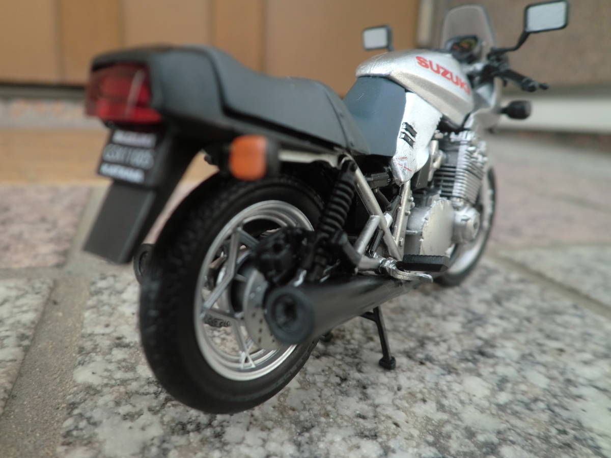 エフトイズ、ヴィンテージバイクキット1/２４サイズ、スズキGSX1100Sカタナ【カタナ】1990年SLタイプ完成品。送料は無料！_画像10