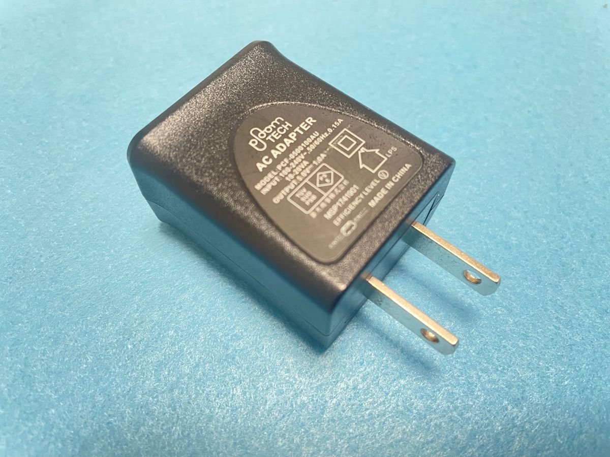  【中古】 USB充電器　USB ACアダプター　コンセント一体型なので便利です。PSE取得済　出力：DC5.0V 1.0A