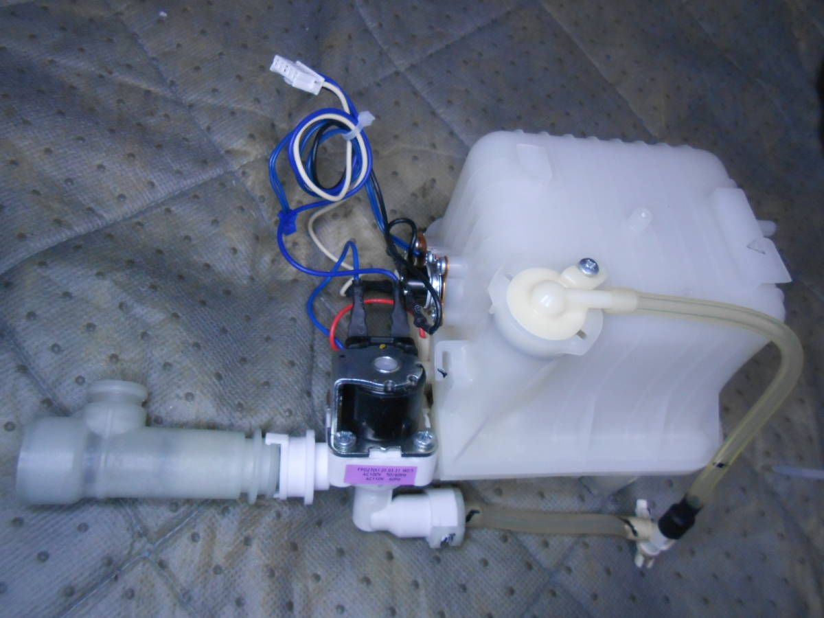 パナソニック　CH931SPF　温水タンクユニット　 ウォシュレット　2020年製　まだ使える　修理　partsビューティ・トワレ 貯湯式タイプ _画像4
