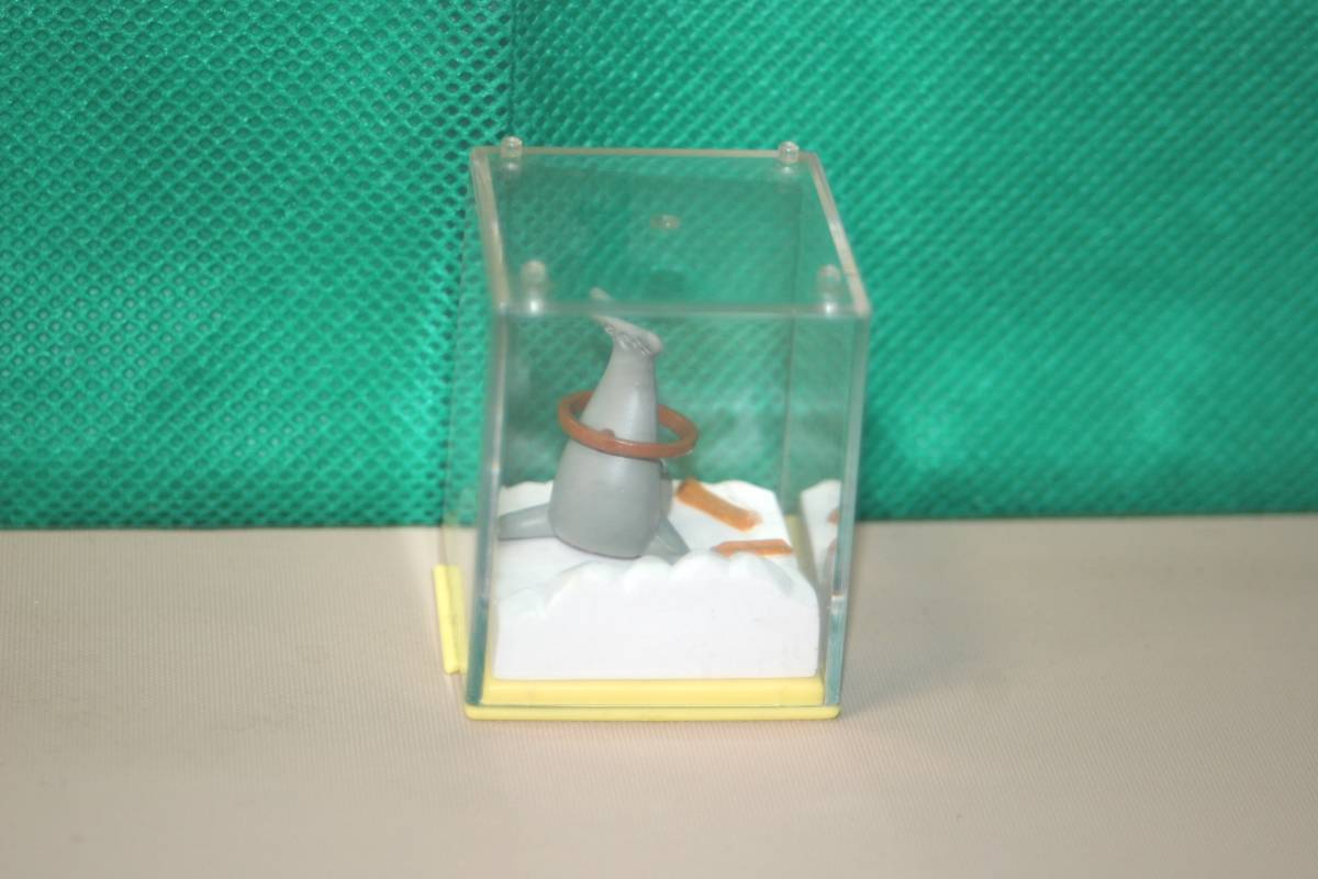 Pingu Pingu Land robi. hula hoop figure Bandai 1998 year gashapon geo llama 