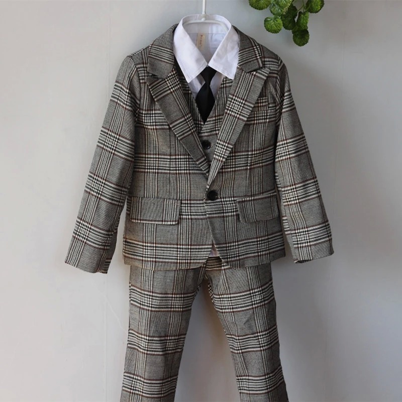  new goods * child man fashion . formal suit check pattern boys gentleman top and bottom 3 point set go in . type .. three . wedding gray 100