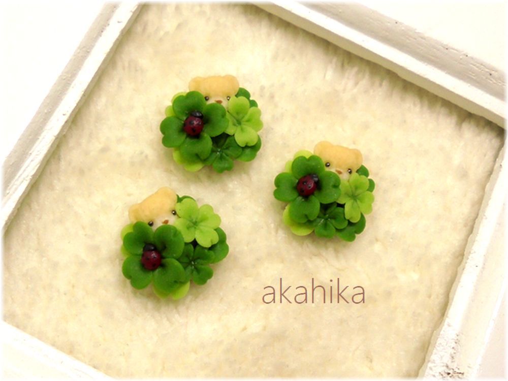 akahika*樹脂粘土花パーツ*ちびくまブーケ・四葉のクローバーとてんとう虫_画像1