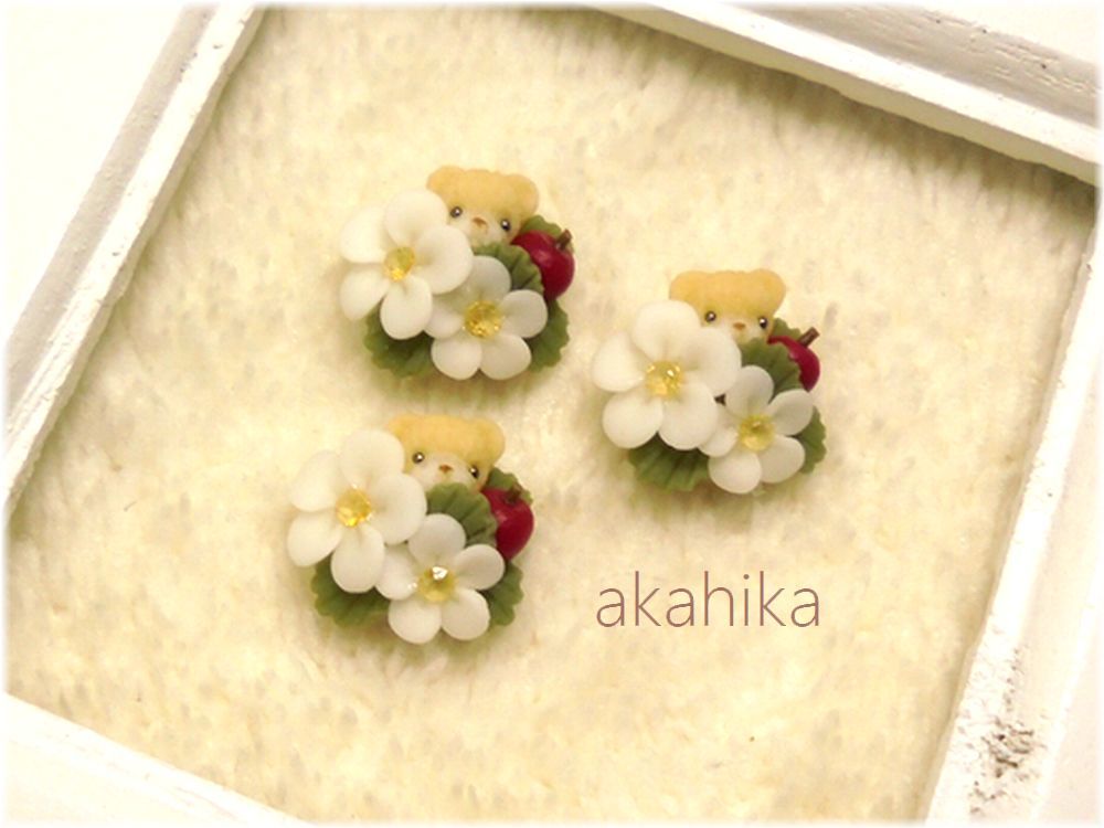 akahika*樹脂粘土花パーツ*ちびくまブーケ・小花とりんご_画像1
