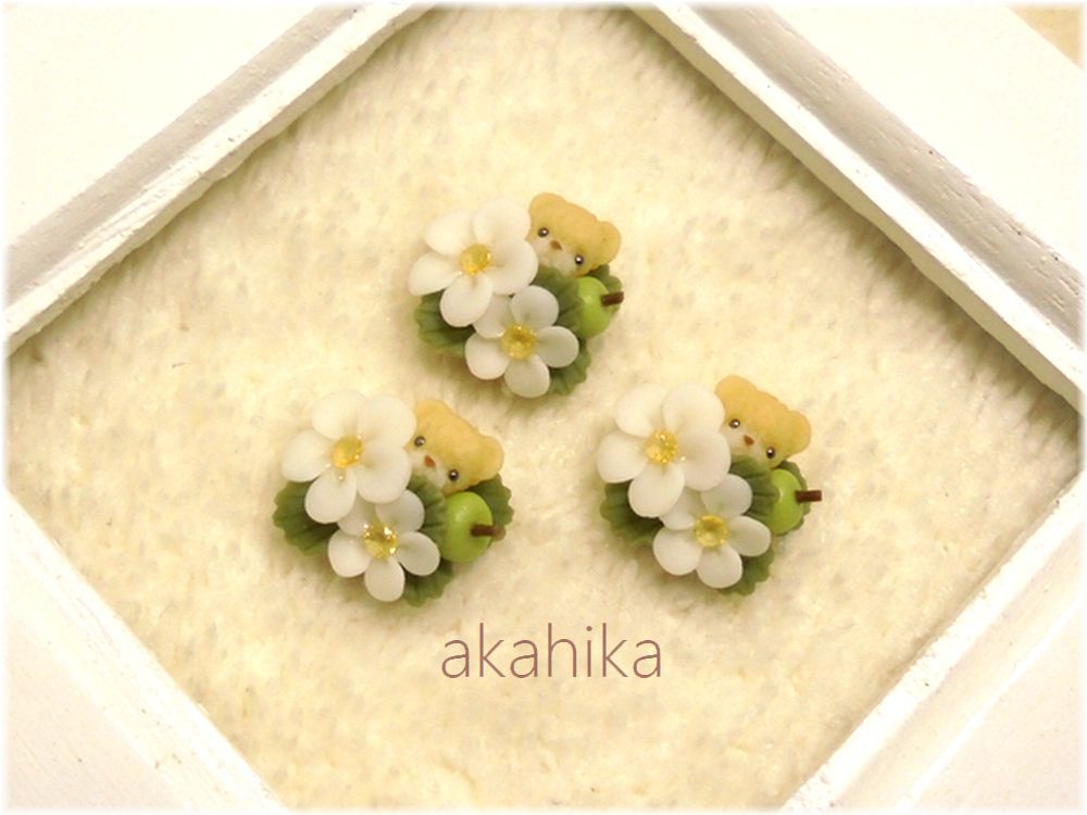 akahika*樹脂粘土花パーツ*ちびくまブーケ・小花と青りんご_画像2