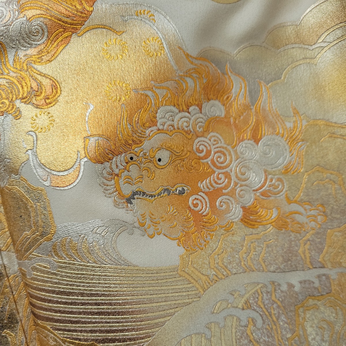 龍　訪問着　色留袖　正絹　作家もの　金彩　獅子　唐獅子　干支　トールサイズ　雲　波　岩　海　動物_画像2