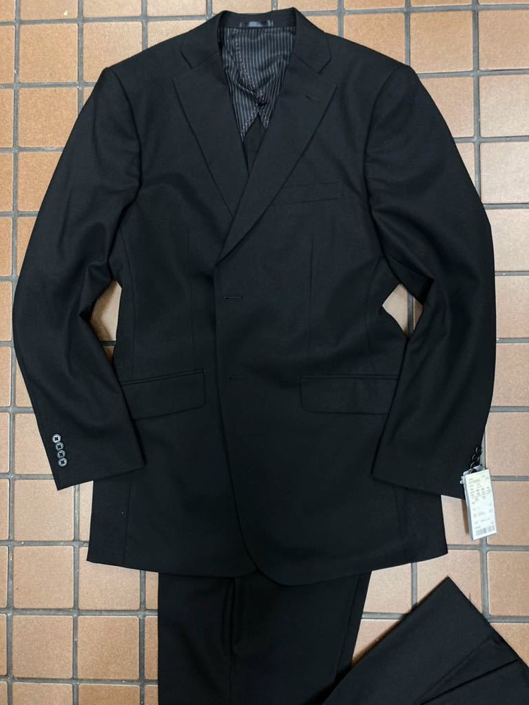 《新品》夏物 シングル2ッ釦スーツ サイズ Y8 背抜き センターベント 重ね袖釦4個セッパ ピンポイントステッチ ノータック 毛100% ブラック