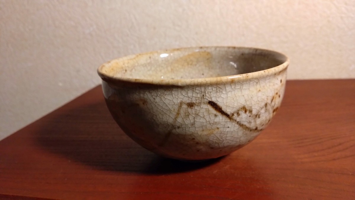 京焼　抹茶碗　茶道具　白釉　鉄絵　富士山の図　アンティーク抹茶碗　蔵出し　在銘　香楽　１客