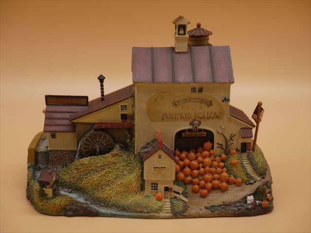 ミニチュアハウス「Hawthorne Village:チャールズ ワイソッキー:PUMPKIN HOLLOW 」