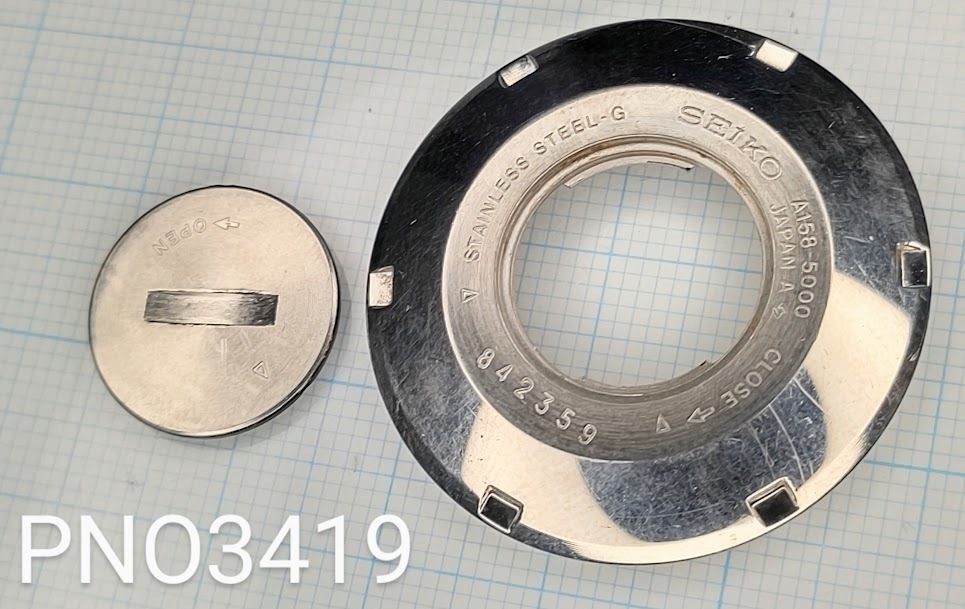 (■1)時計ジャンクパーツ セイコー SEIKO A158-5000 裏蓋+コイン溝 電池蓋 Battery hatch Cal.A158/他 【郵便送料無料】PNO3419_画像2