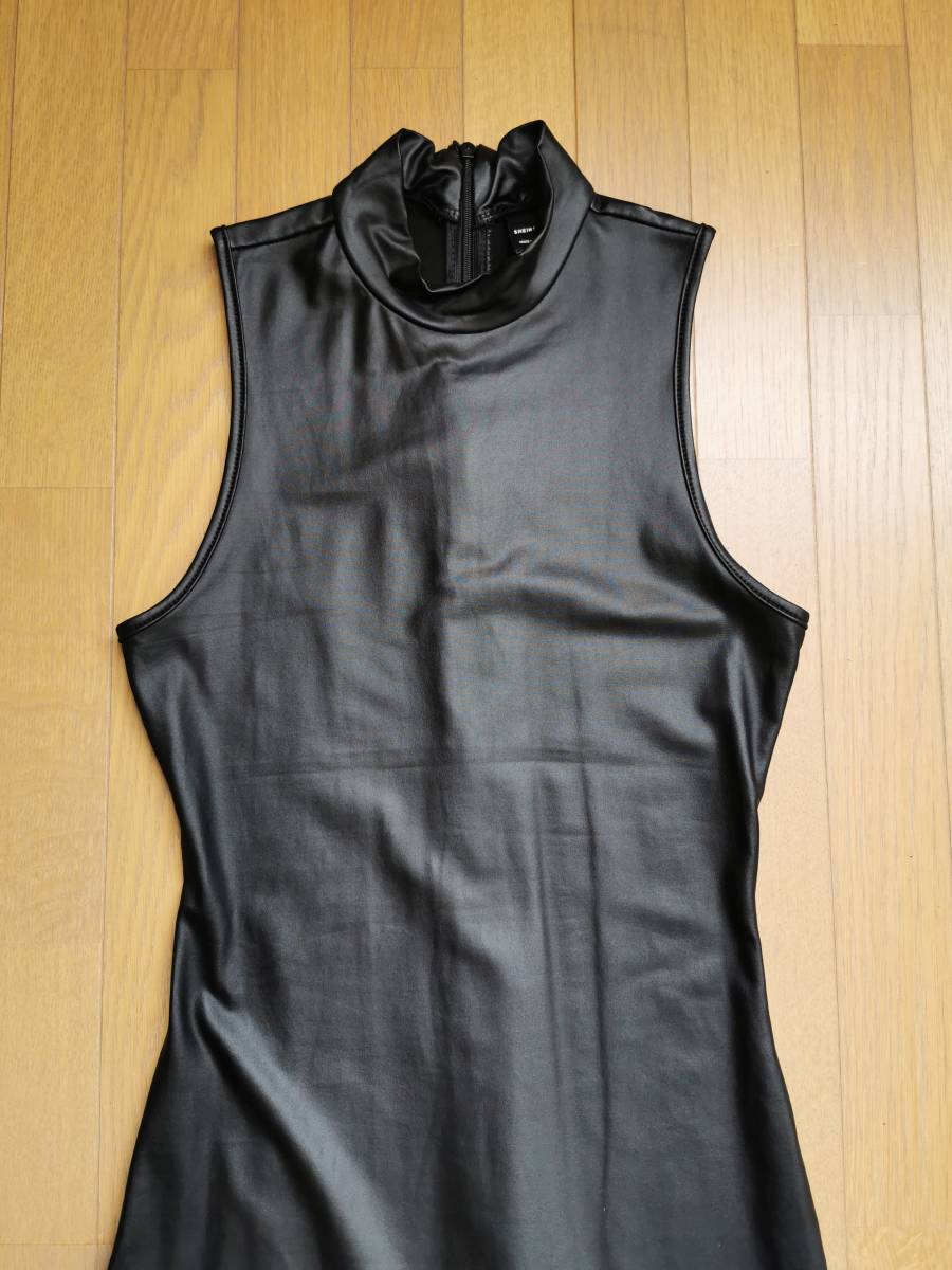 【USED】SHEIN　バックジップ　ユニタード　ジャンプスーツ　キャットスーツ　サイズ/XS(日本M相当)　カラー/ブラック_前面上部拡大