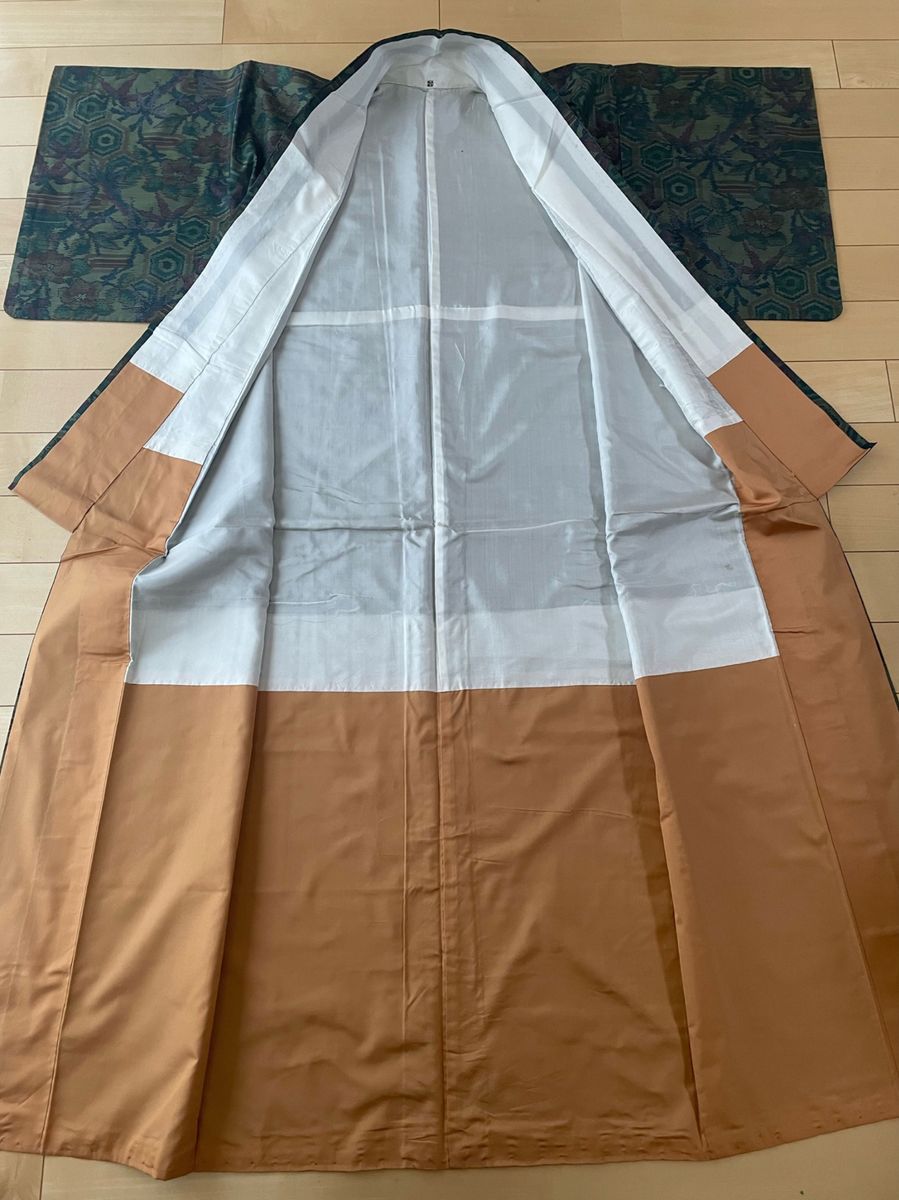 大島紬の着物  正絹 袷 椿柄