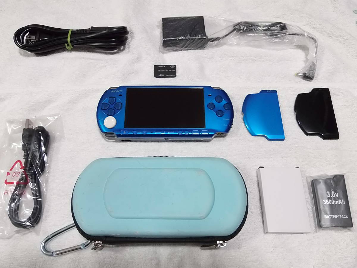 PSP-3000　ブルー　液晶画面は、完全にキズ無し　本体は、比較的美品　USBケーブルは、新品、未使用　少し難あり　全9点セット　送料520円