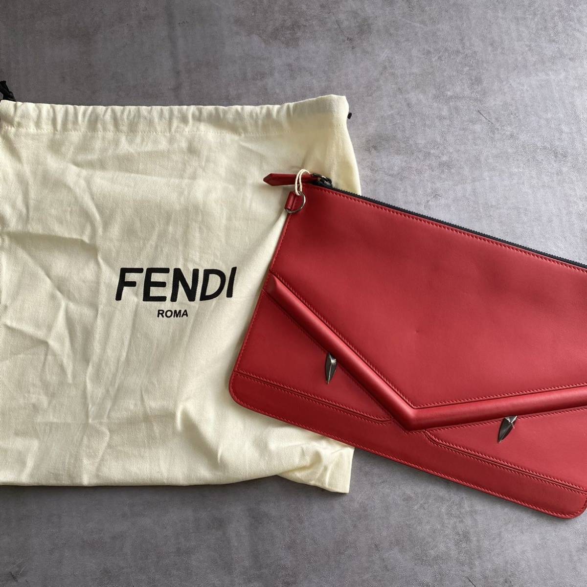 フェンディ クラッチバッグ モンスター バグズ アイ カーフレザー レッド 赤 フェンディ セカンドバッグ FENDI メンズ レディース　 本革_画像1