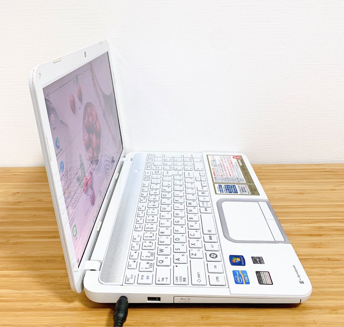 カメラ付PC ノートパソコン　core i7 メモリ8GB ホワイト　使いやすい