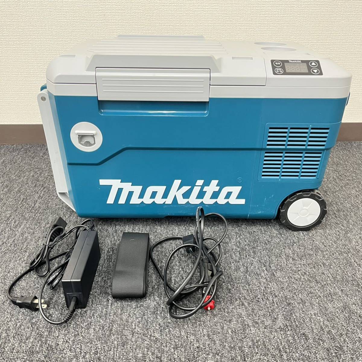 【オススメ】☆makita 充電式保冷温庫 CW180D☆マキタ／ブルー／20L／18V／クーラーボックス／アウトドア／ポータブル冷蔵庫／EA8_画像1