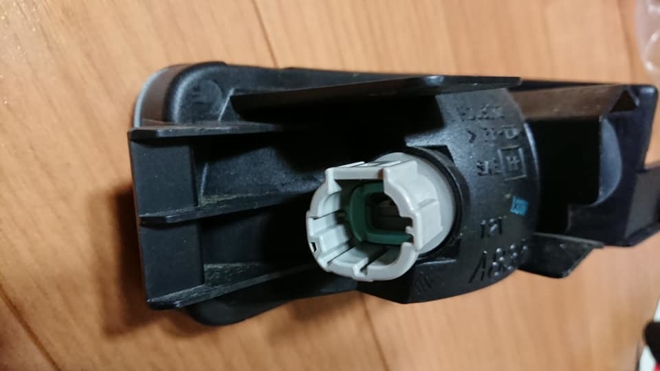 ER 34天花板後燈（右側）    原文:ER34 スカイライン用 バックランプ（右側）