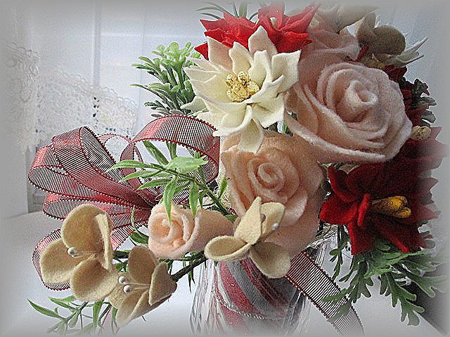 ポインセチア＆薔薇置物お花飾り♪フェルトで作ったお花たち♪グラスアレンジ♪はんどめいど♪クリスマスカラー♪_ホワイトポインセチアです
