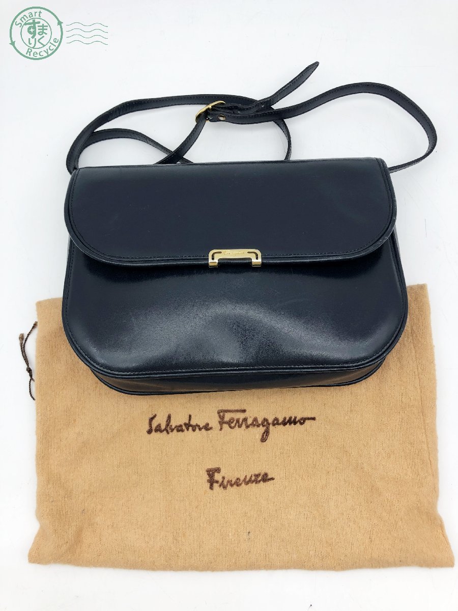 11282253　▽ Salvatore Ferragamo フェラガモ 金具 ショルダーバッグ 斜めがけ レザー 革 ブラック 黒 レディース 保存袋付 中古_画像1