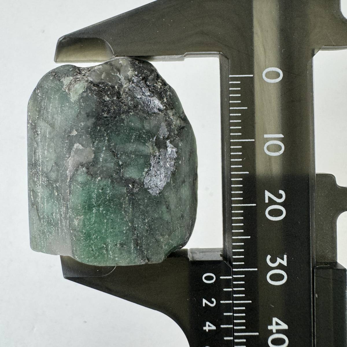 【E22772】 エメラルド 緑柱石 天然石 鉱物 パワーストーン 原石 研磨_画像1