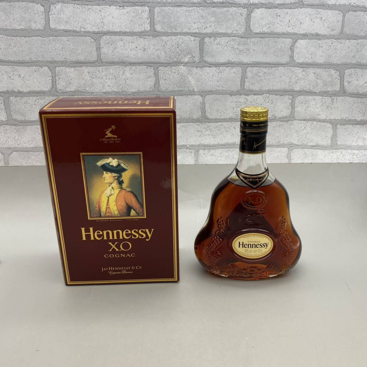 【A-3】未開栓 Hennessy XO ヘネシー COGNAC コニャック 40度 350ml 総重量 762gブランデー ボトル 古酒 金キャップ _画像1