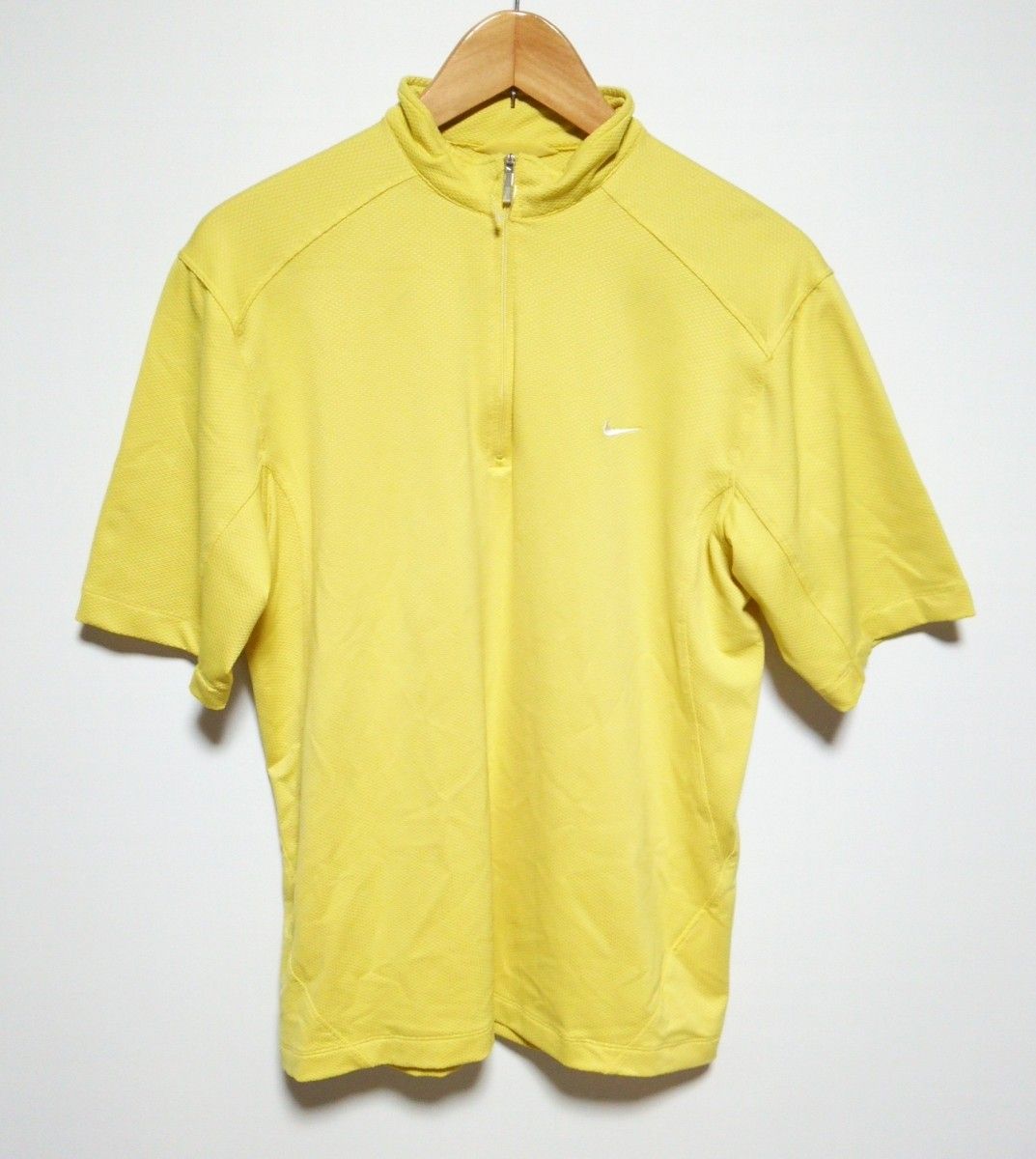 新品 ナイキゴルフ ストレッチ 半袖モックネックシャツ モックシャツ 半袖シャツ 半袖ポロシャツ プルオーバー 黄色 メンズM