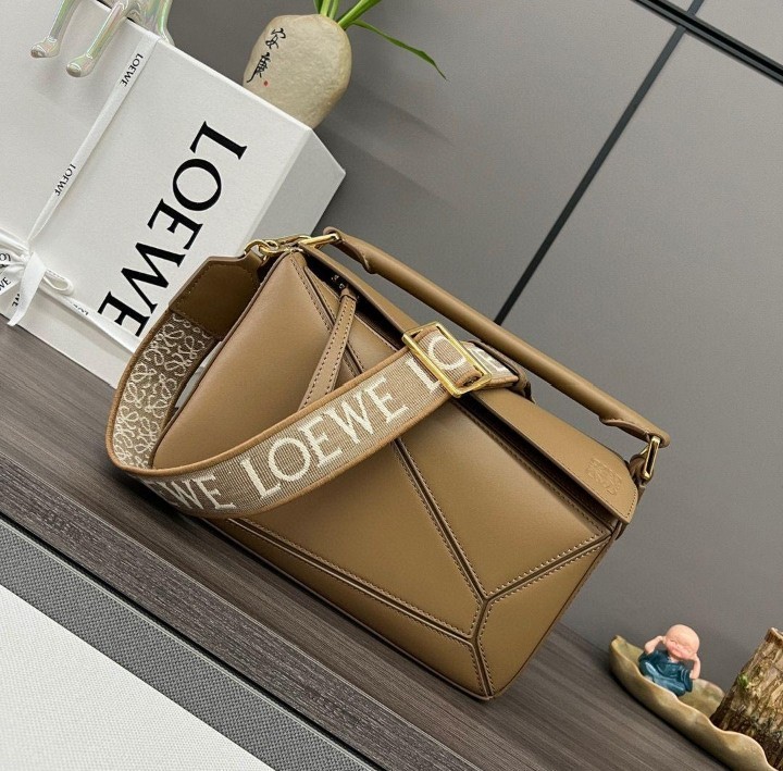 Yahoo!オークション - 【正規品】LOEWE ロエベ パズルミニバッグ Yahoo!オークション - 【正規品】LOEWE ロエベ パズルミニバッグ