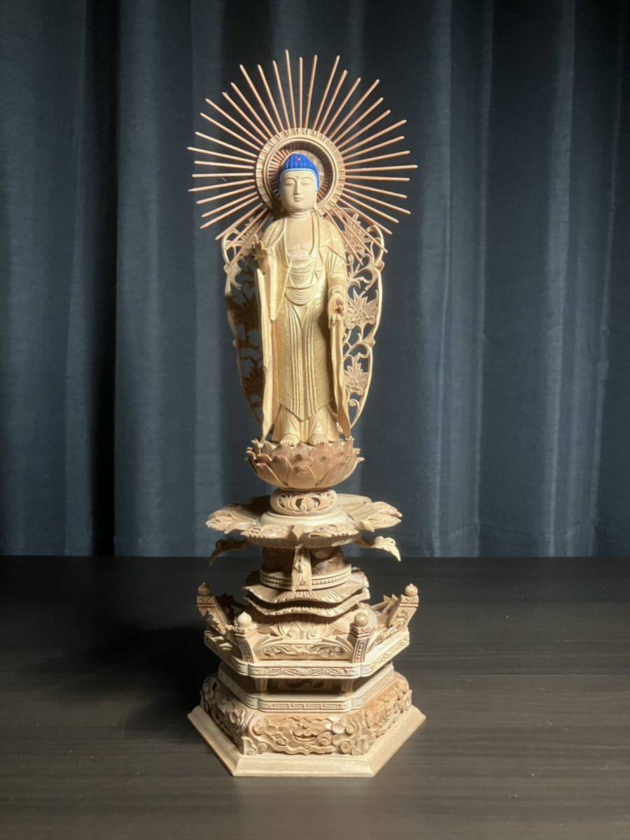 仏教美術　白檀　金泥書　西型阿弥陀如来　4.5寸　六角ケマン台　高さ34cm　仏像 立像 置物 骨董 仏壇 木彫【仏壇屋保管品】_画像1