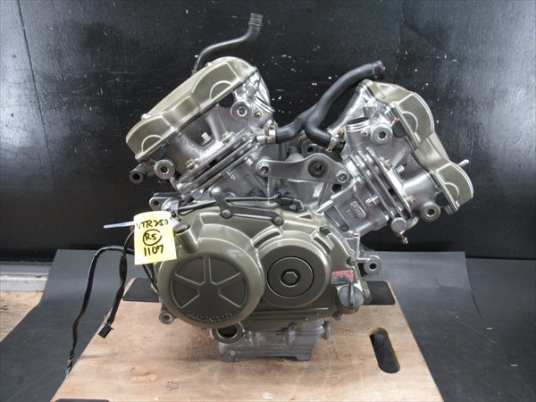 【同梱不可】 C2R5-1107 ホンダ VTR250 実動 エンジン ASSY 機関良好 【MC33-100～ 前期 タコ無し キャブモデル 動画有】_画像1