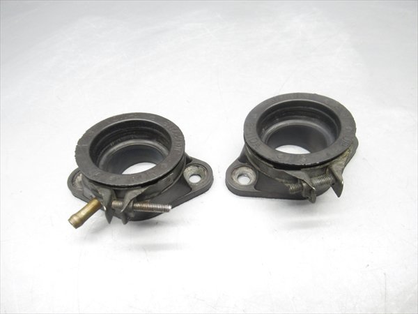 C2R5-1109 スズキ バンディット250 後期 インシュレーター 純正品 【GJ77A-113*** 97年式 GSF250-V 動画有】_画像2