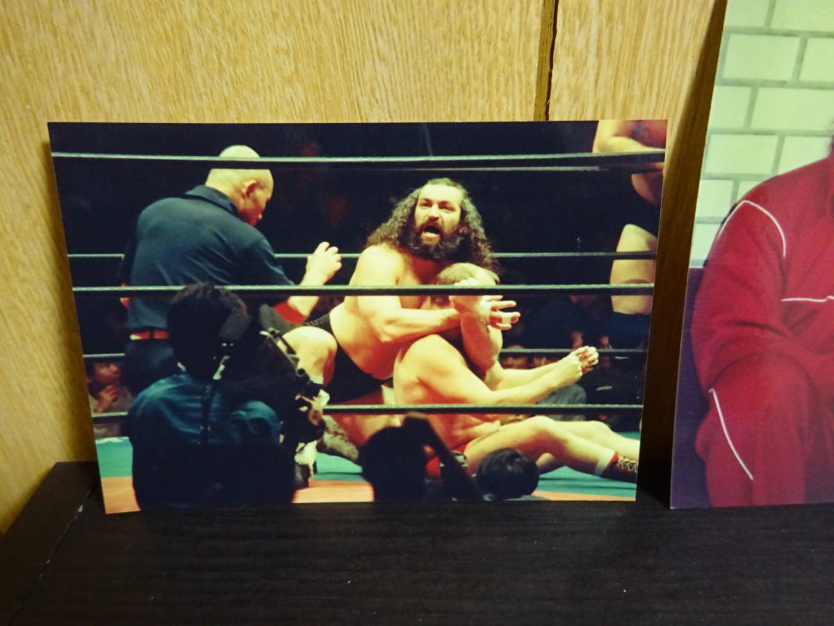 ブルーザー・ブロディ　写真　2枚　Bruiser Brody　キャピタルウェア　ドリーを締め上げる　全日本プロレス_画像3