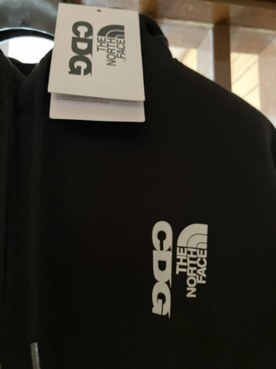 新品　CDG × THE NORTH FACE アイコンプルオーバーフーディ　コムデギャルソン　ノースフェイス_前のロゴプリント