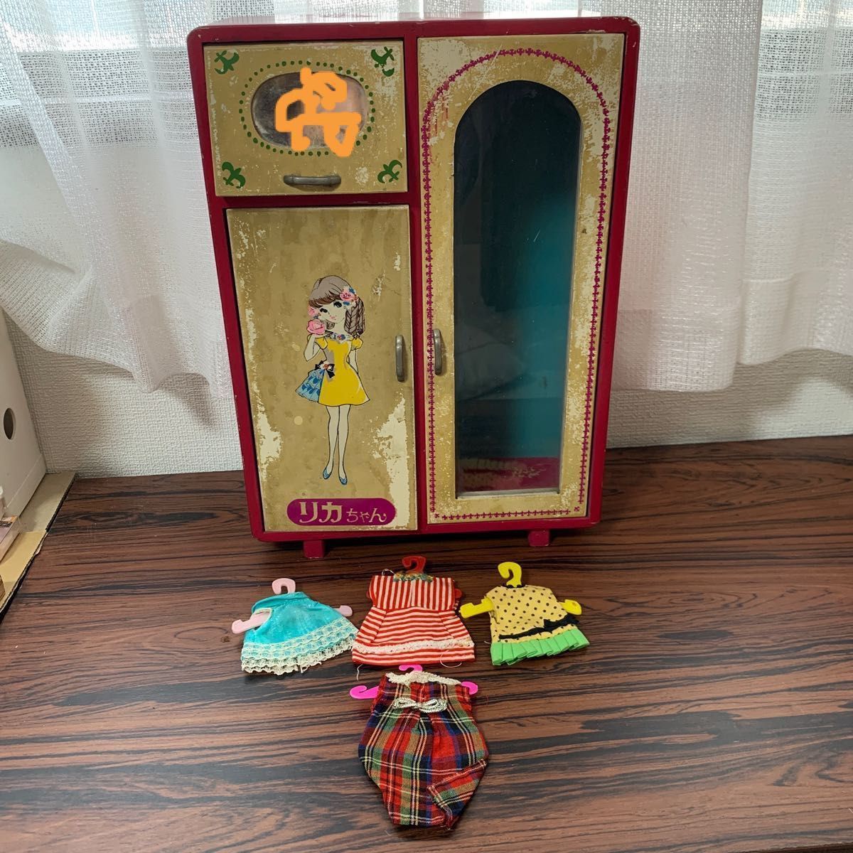 リカちゃん 昭和レトロ 洋服タンス ハンガー洋服セット 50年前 リカちゃん 昭和レトロ 洋服タンス ハンガー洋服セット 50年前