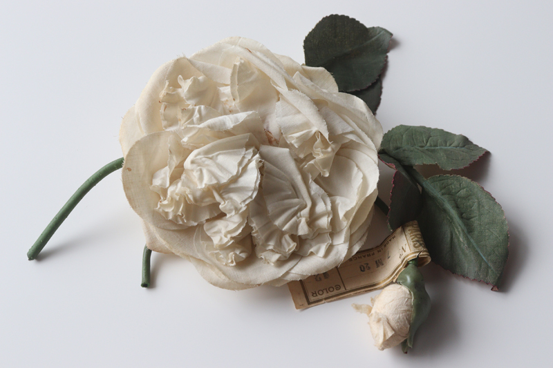 ラベル付き フランスアンティーク 大きな薔薇の布花 クォーターロゼット咲き 帽子 装飾